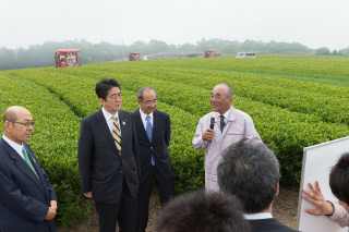 安部総理視察写真